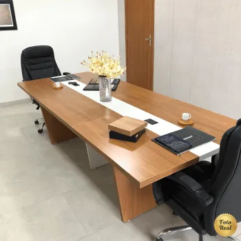 Mesa de Reunião Modular Y37 para Escritório com Caixa de Tomada e Acabamento Amadeirado - 1790 x 1100 x 750 mm